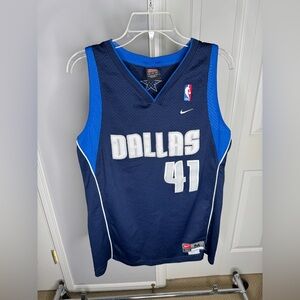 Nike Dirk Nowitzki Dallas Mavericks Jersey #41 (Youth Size Medium)